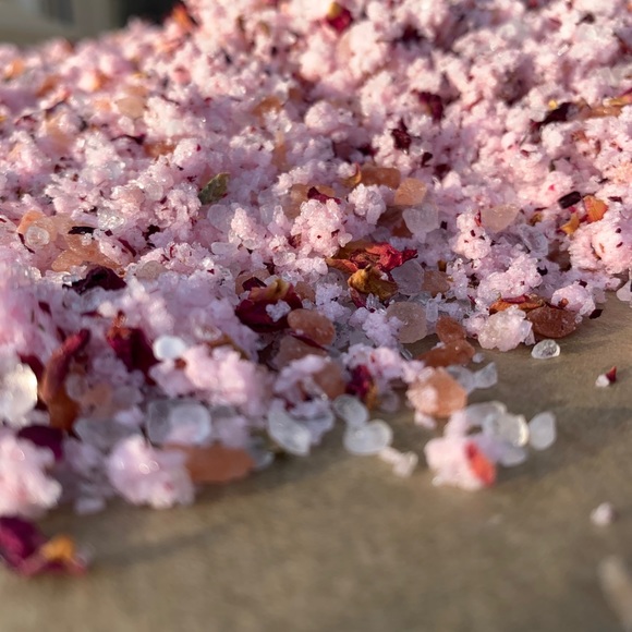 Small Batch Rosé Bath Salts 🌹 6oz - Picture 2 of 5